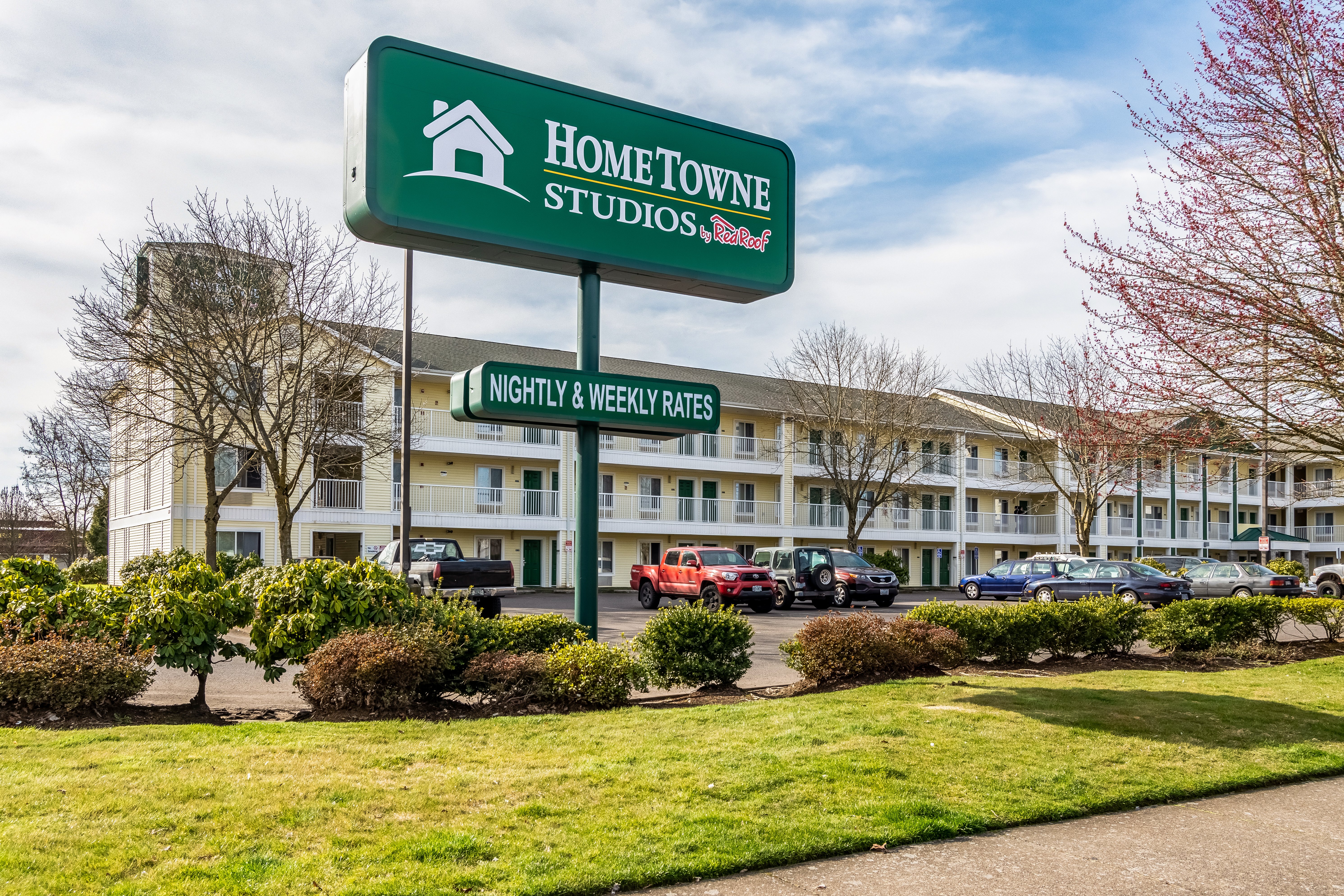 HomeTowne Studios Eugene - Springfield 3/11