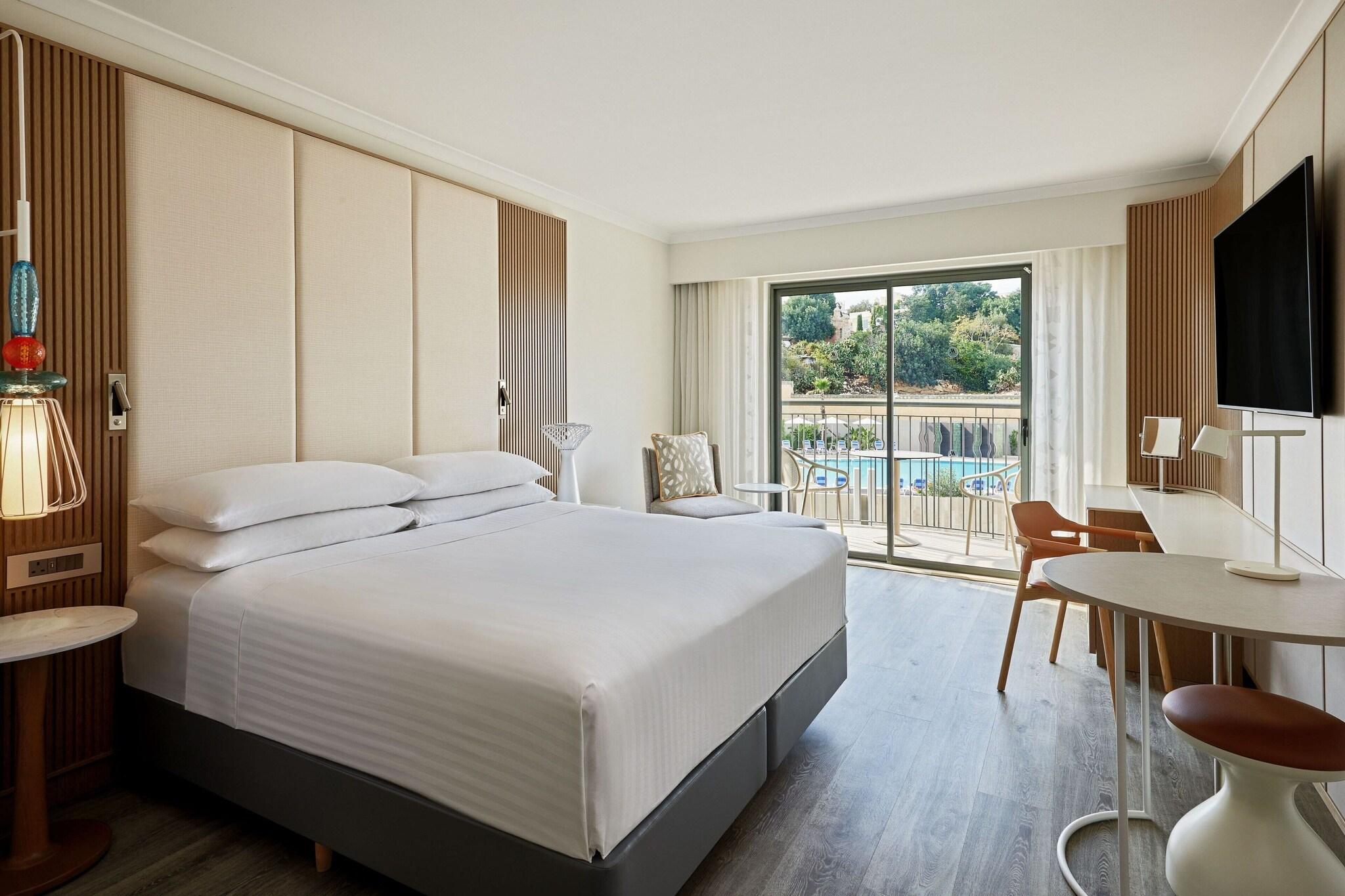 Deluxe, Double Bed, Pool View