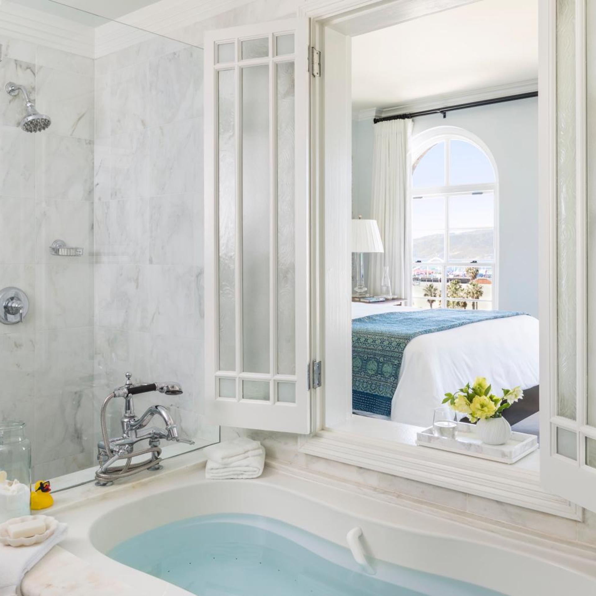 غرفة بسرير كينج بإطلالة على البحر، Hotel Casa Del Mar 4/4