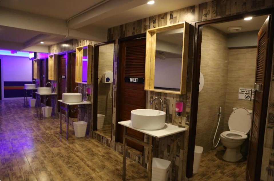 Mixed Dorm, 6 People, Shared Bathroom