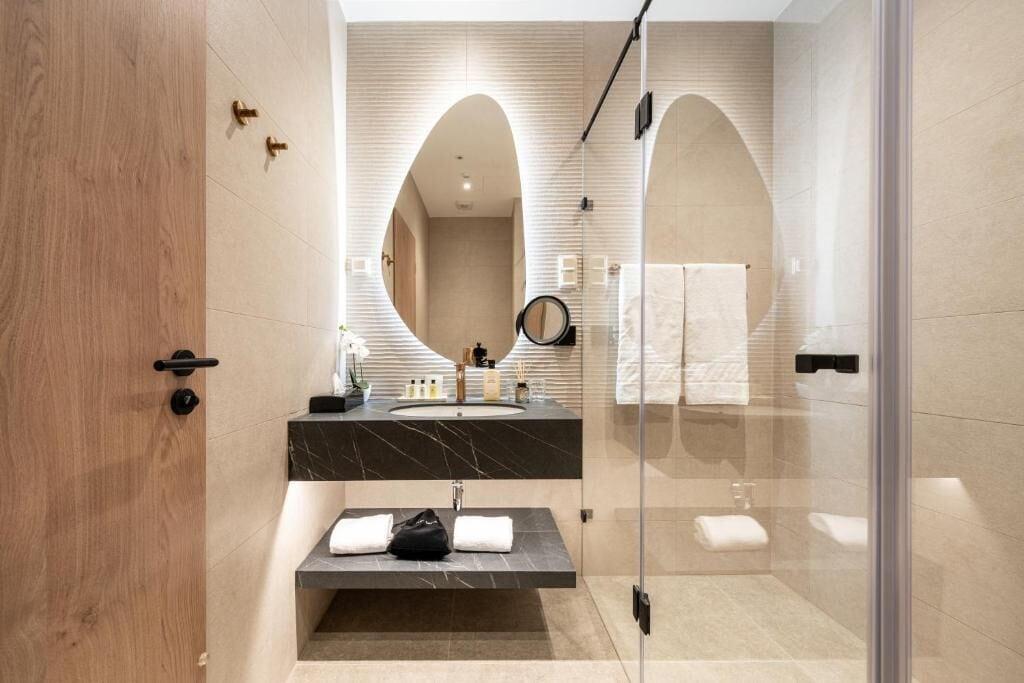 Basiliq Hotel 50/50
