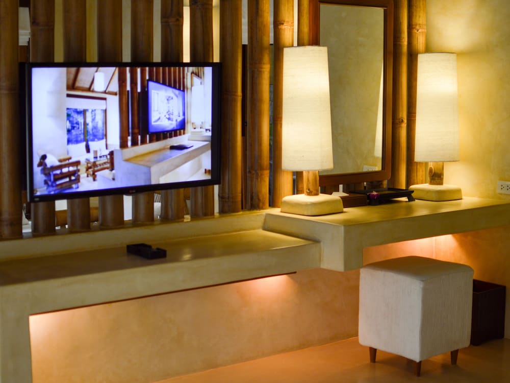 High Season Pool Villa Spa 47/56