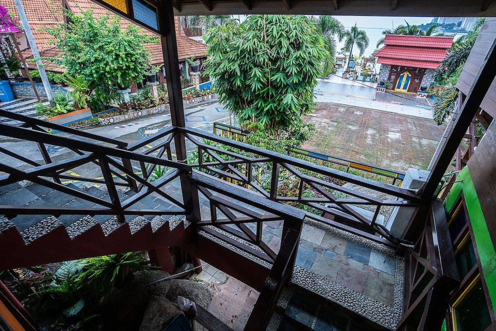 Lost Paradise Resort 7/81