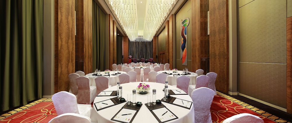 The Eton Hotel Shanghai 57/69