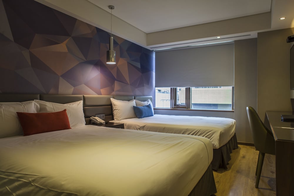 CHECK inn Taichung Wenxin Zhongqing 30/64