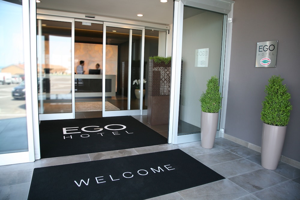 Ego Hotel 6/69