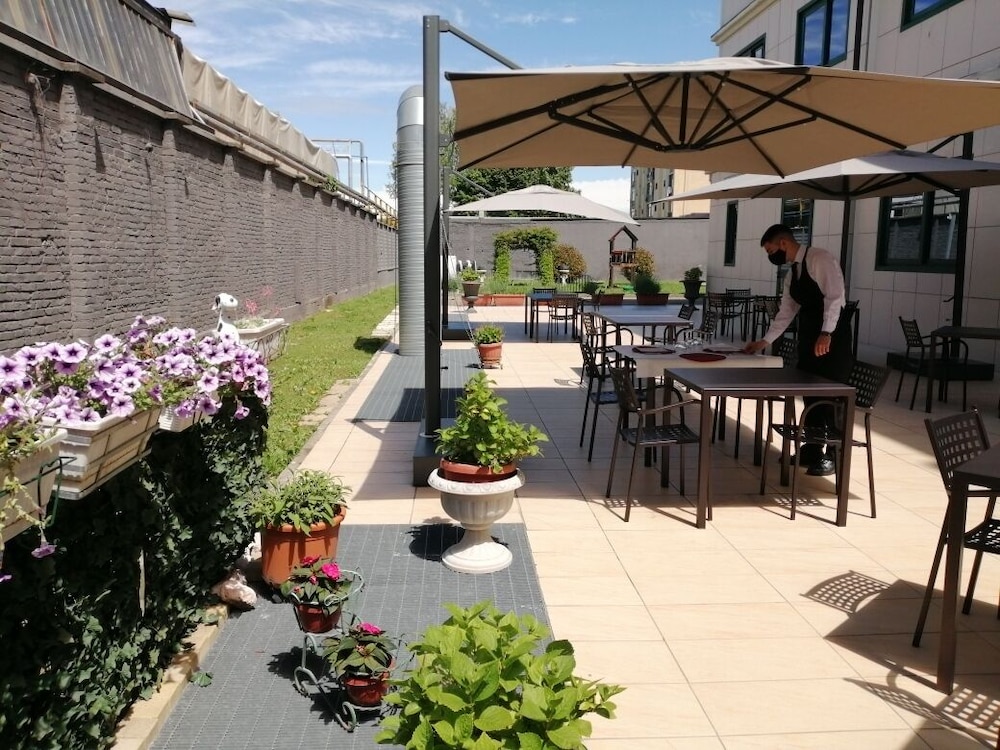 Hotel Parisi 52/67