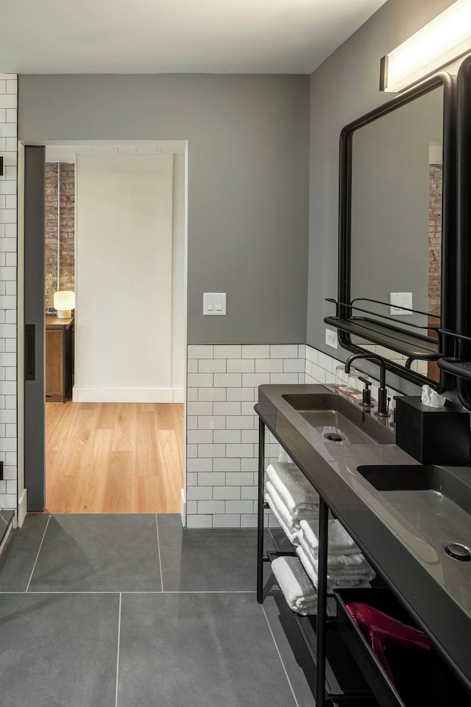 Moxy Cincinnati Downtown 49/50