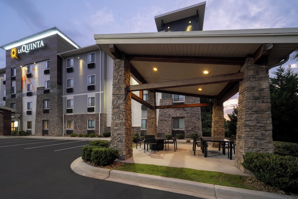 La Quinta Inn & Suites by Wyndham Greenville 4/61