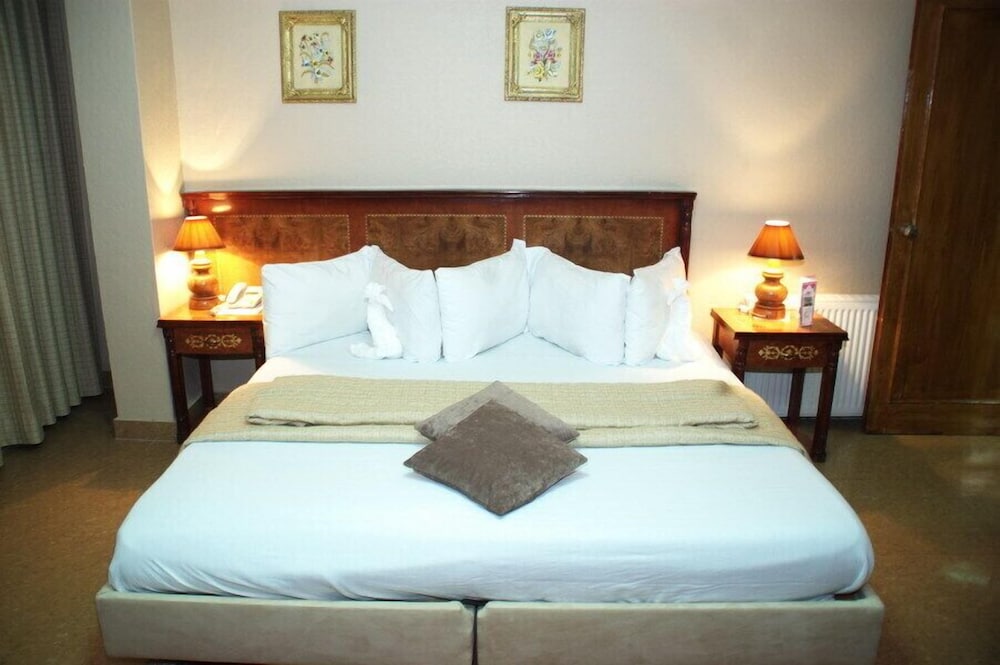 Orchid Hotel 18/34