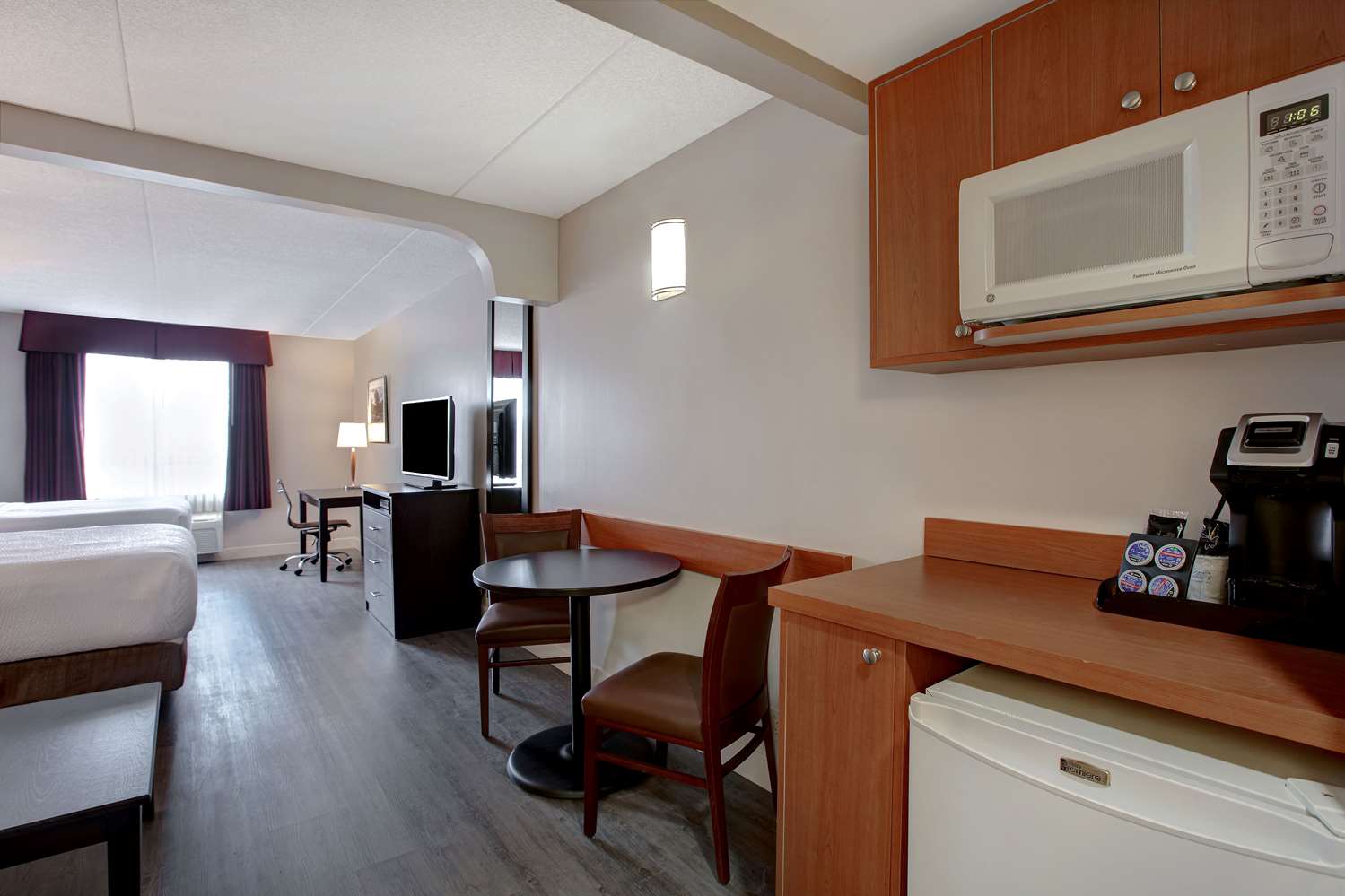 Days Inn & Suites By Wyndham Collingwood 34/38
