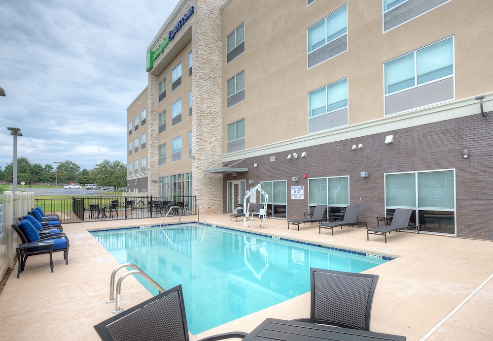 Holiday Inn Express Suites Fort Mill 3/62