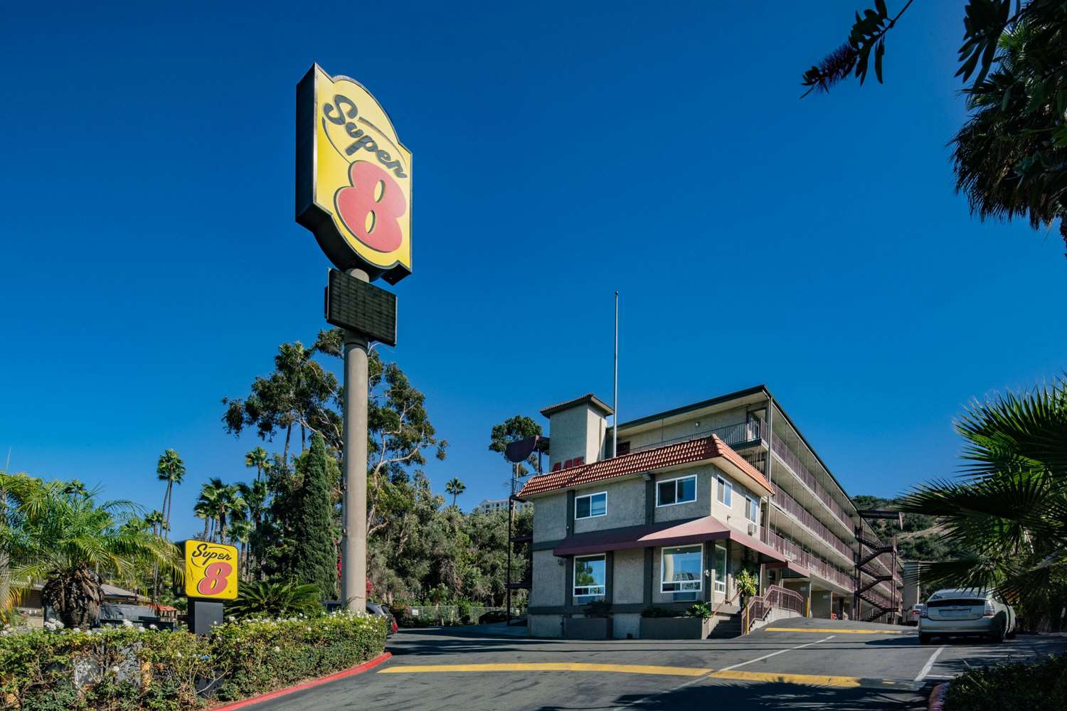 Super 8 by Wyndham San Diego Hotel Circle 6/58