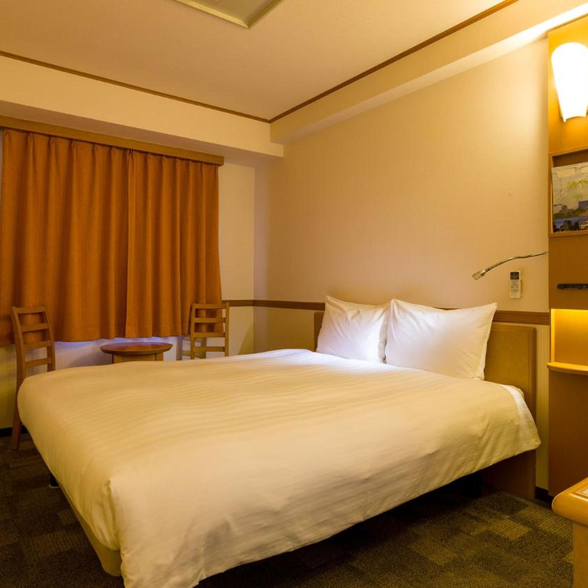 Room, Queen Bed, Toyoko Inn Osaka Tsutenkaku Mae 7/10