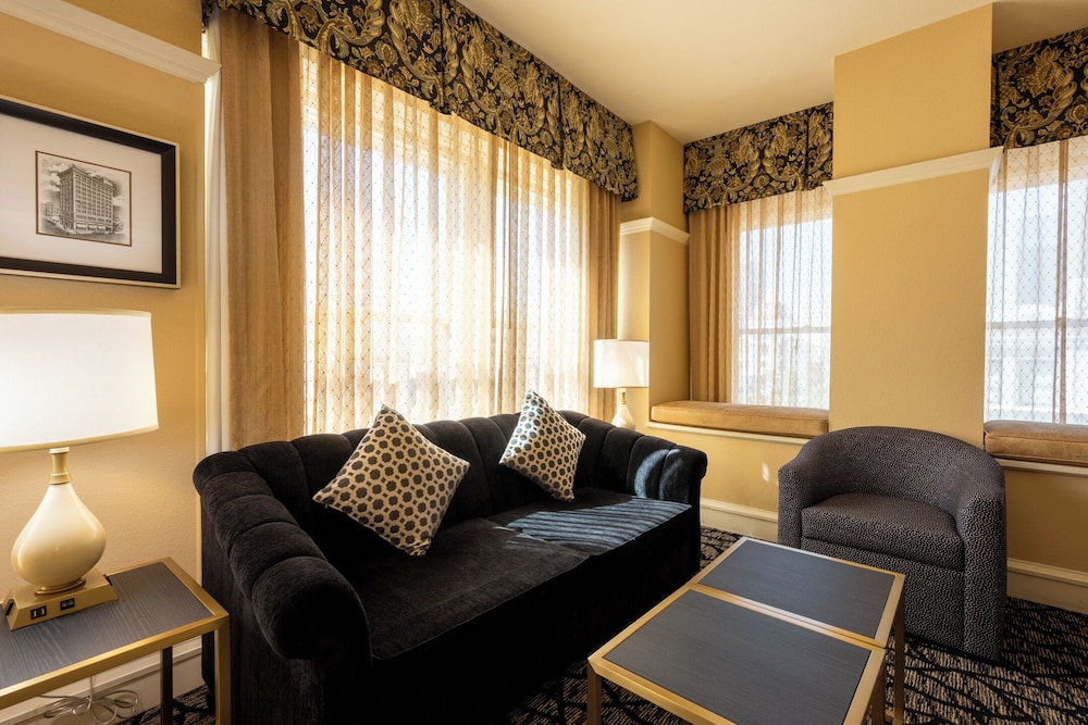 Gaslamp Plaza Suites 44/68