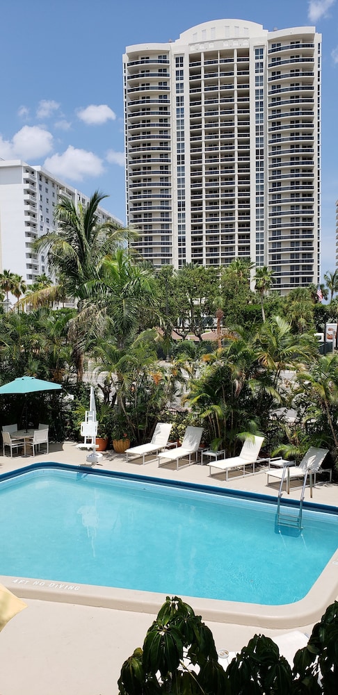Ocean Mile Hotel 8/65