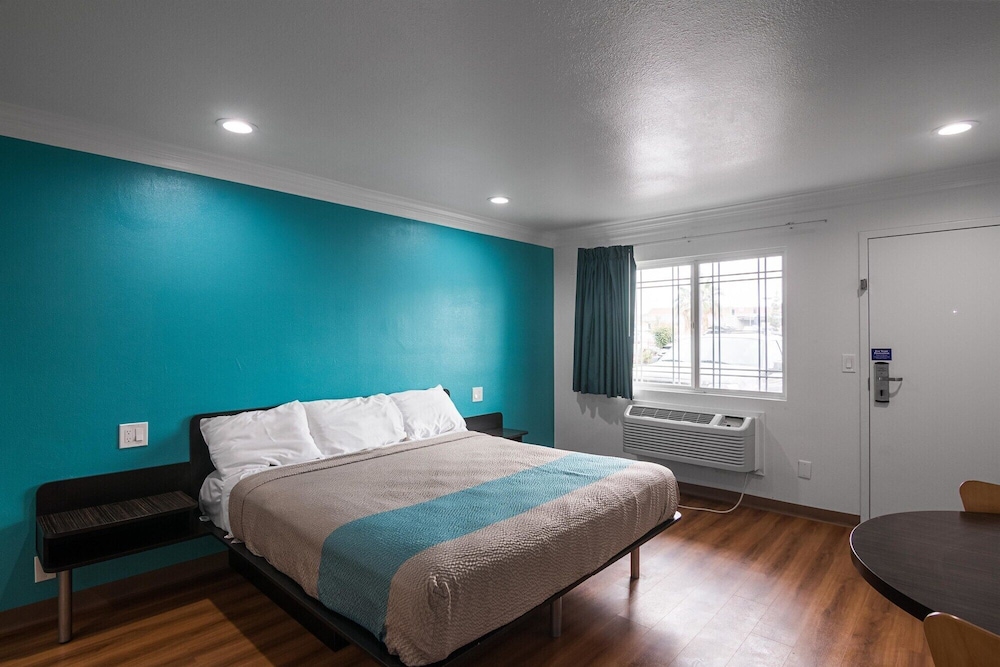 Motel6 Norwalk, CA 20/43
