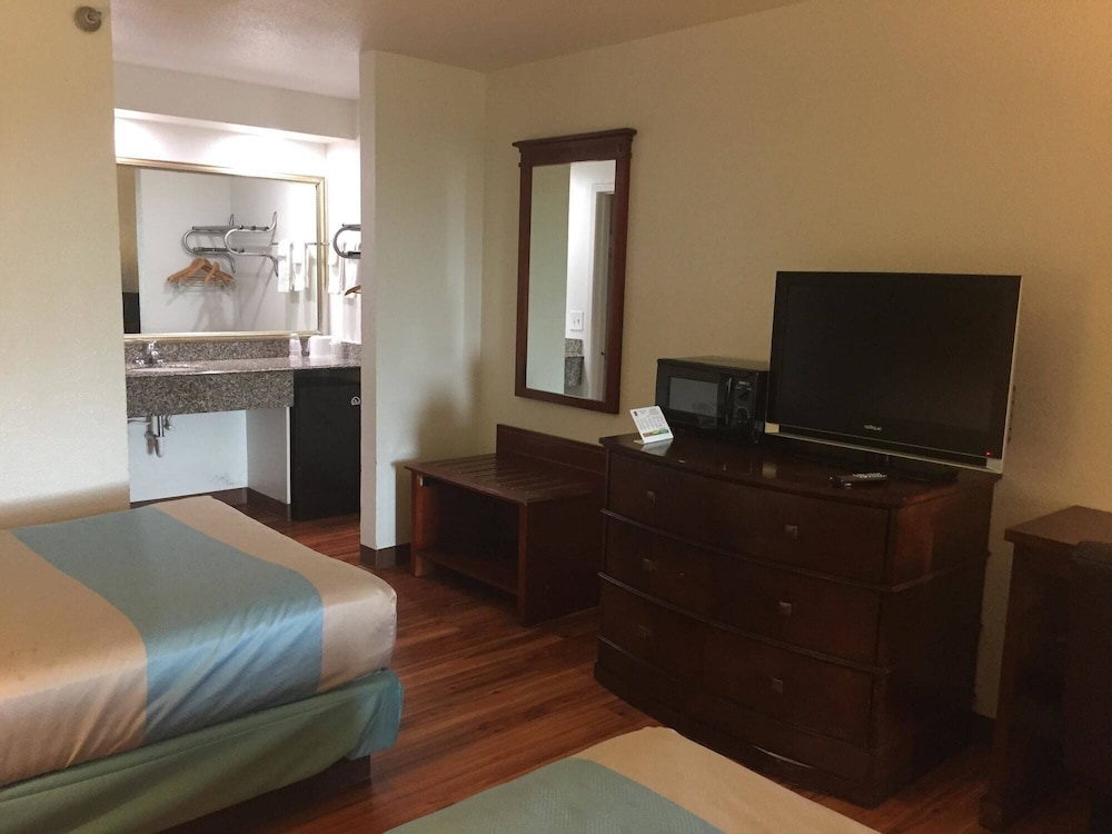 Motel6 Nashville, TN - Airport 42/54