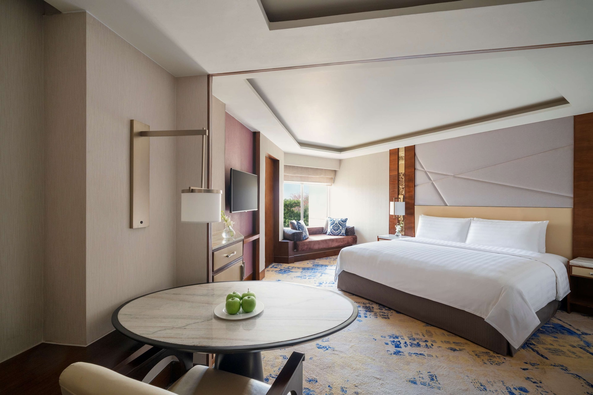 PREMIER, KING BED