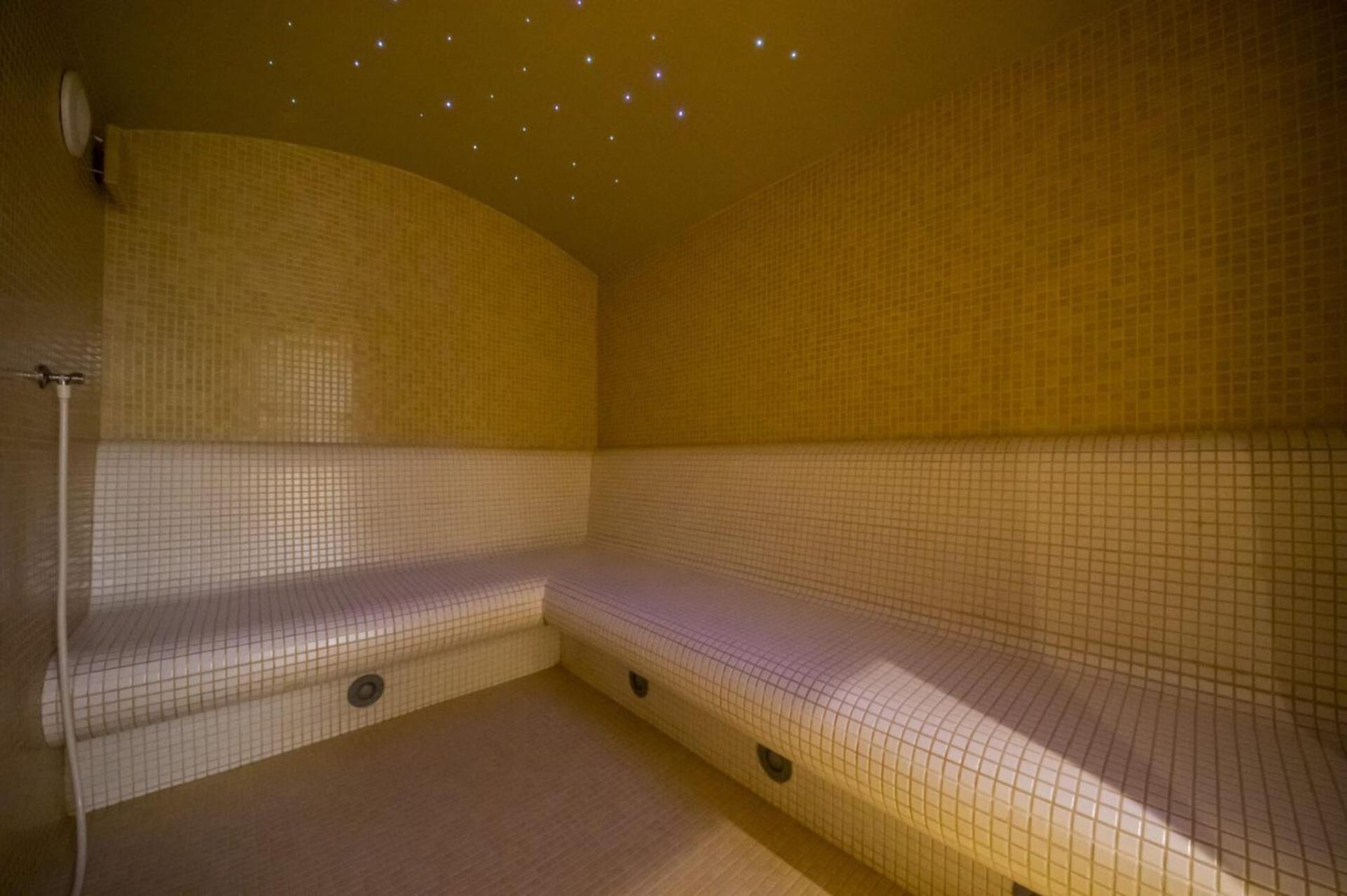 Hotel 99 32/61