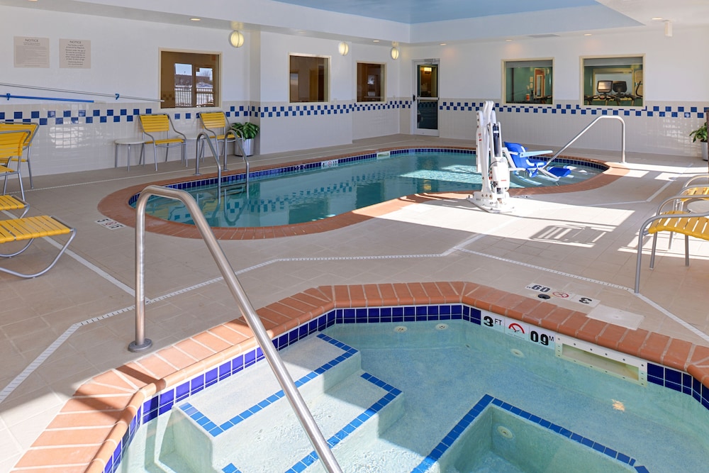 Fairfield Inn And Suites Bloomington 38/66