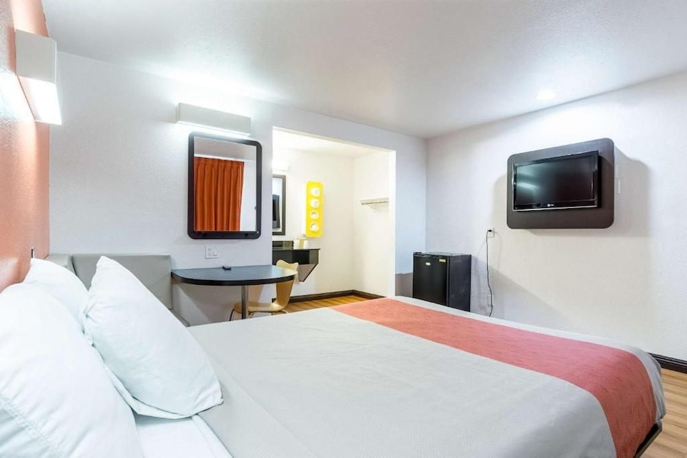 Motel6 Riverside, CA - UCR East 24/57