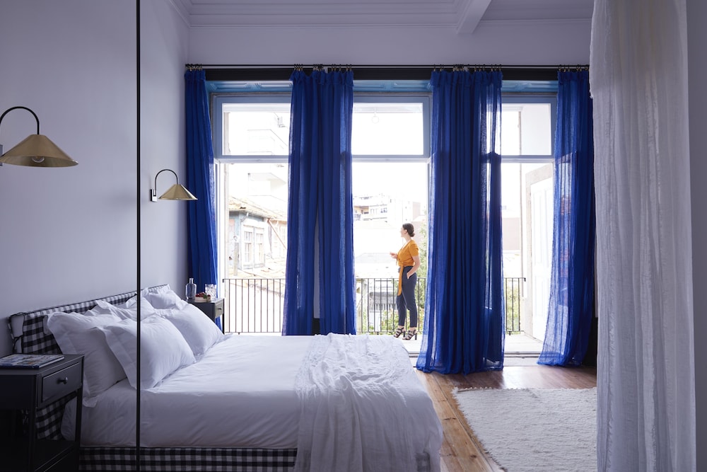 DELUXE, KING BED, ACCESSIBLE