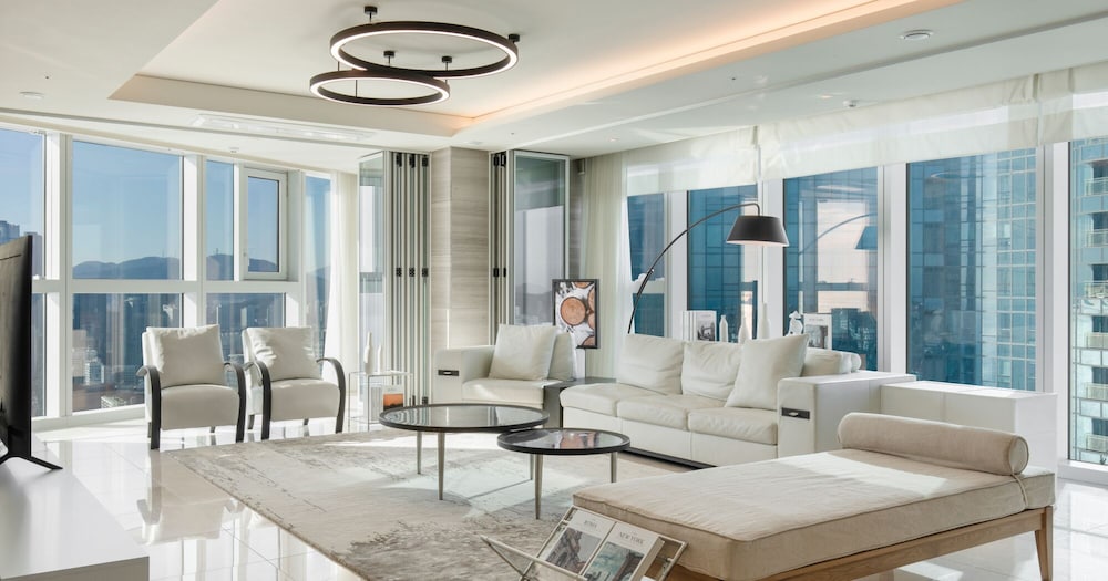 LCT Residence Y Collection 26/50