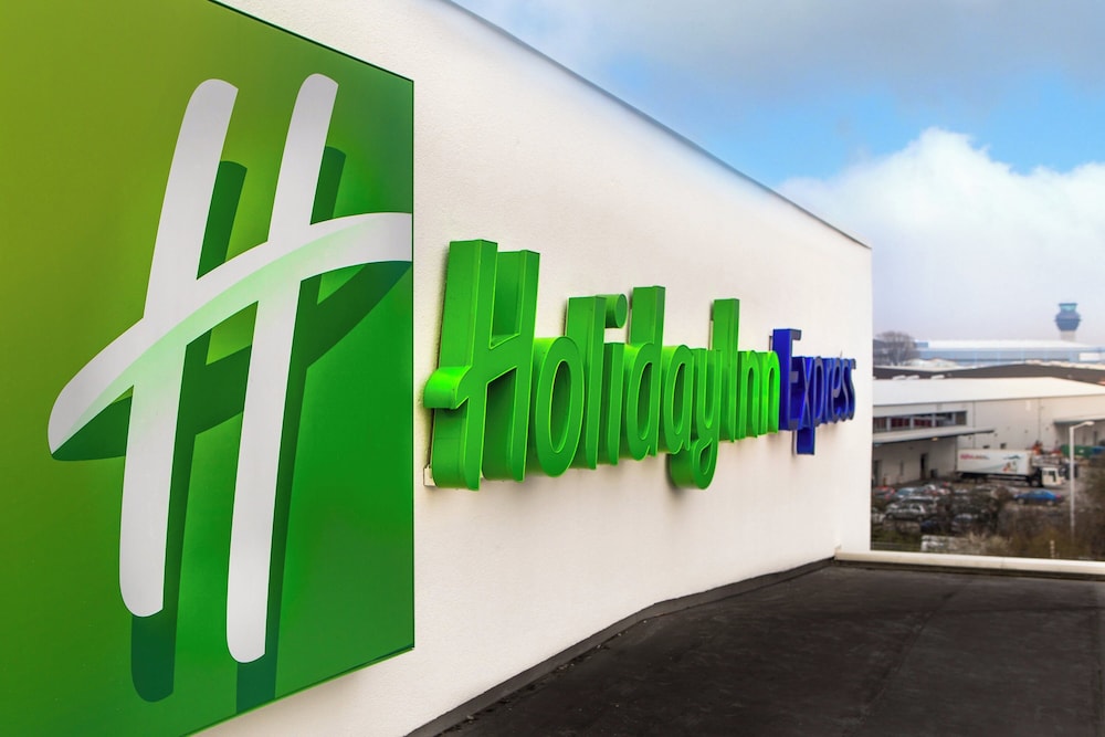 Holiday Inn Express Manchester Airport 5/74