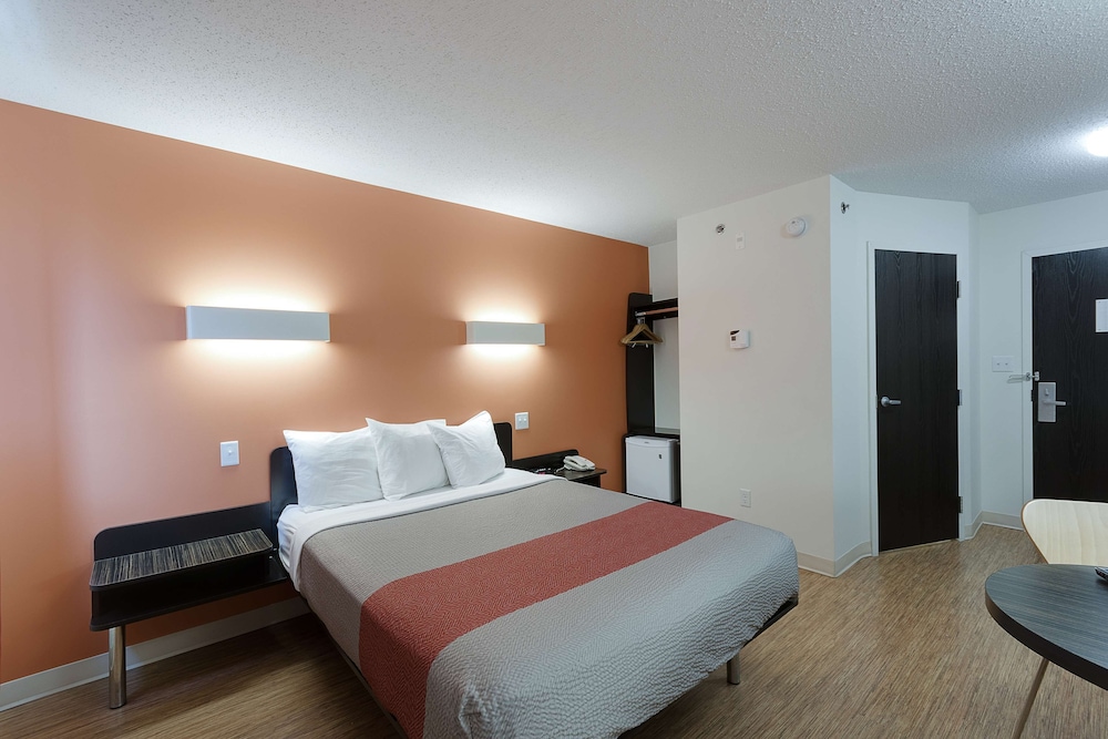 Motel6 Brandon, MB 24/46