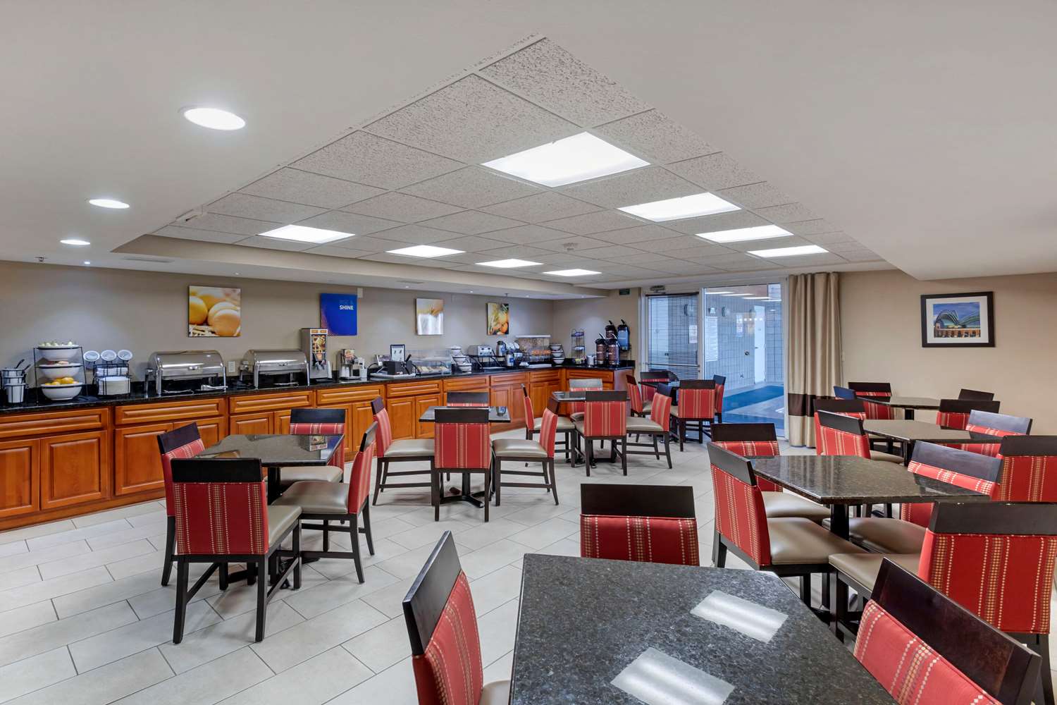 Comfort Inn Suites Jackson West Bend 28/38