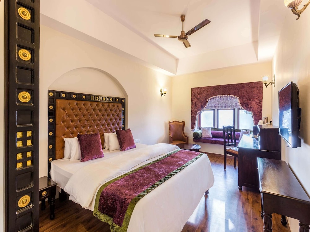 Sairafort Sarovar Portico 12/33