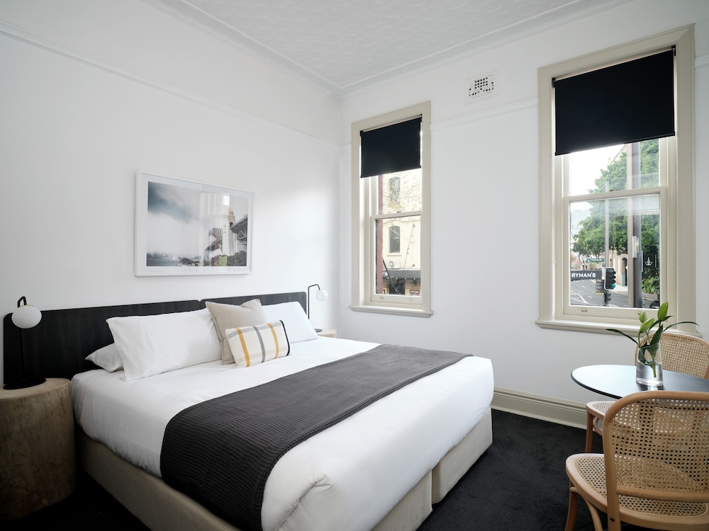 ROOM, DOUBLE BED, SHARED BATHROOM