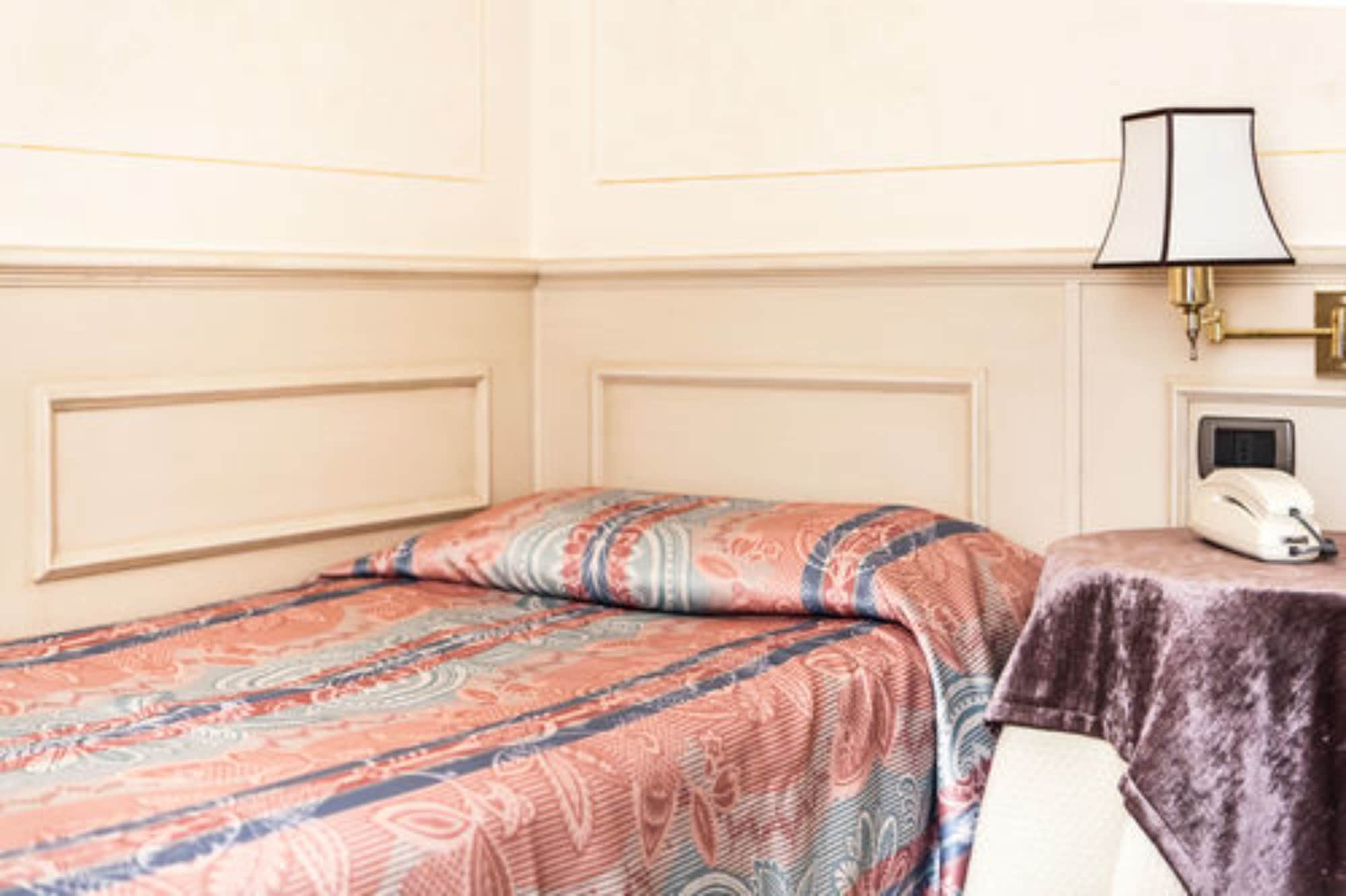 ROOM, SINGLE, SINGLE BED