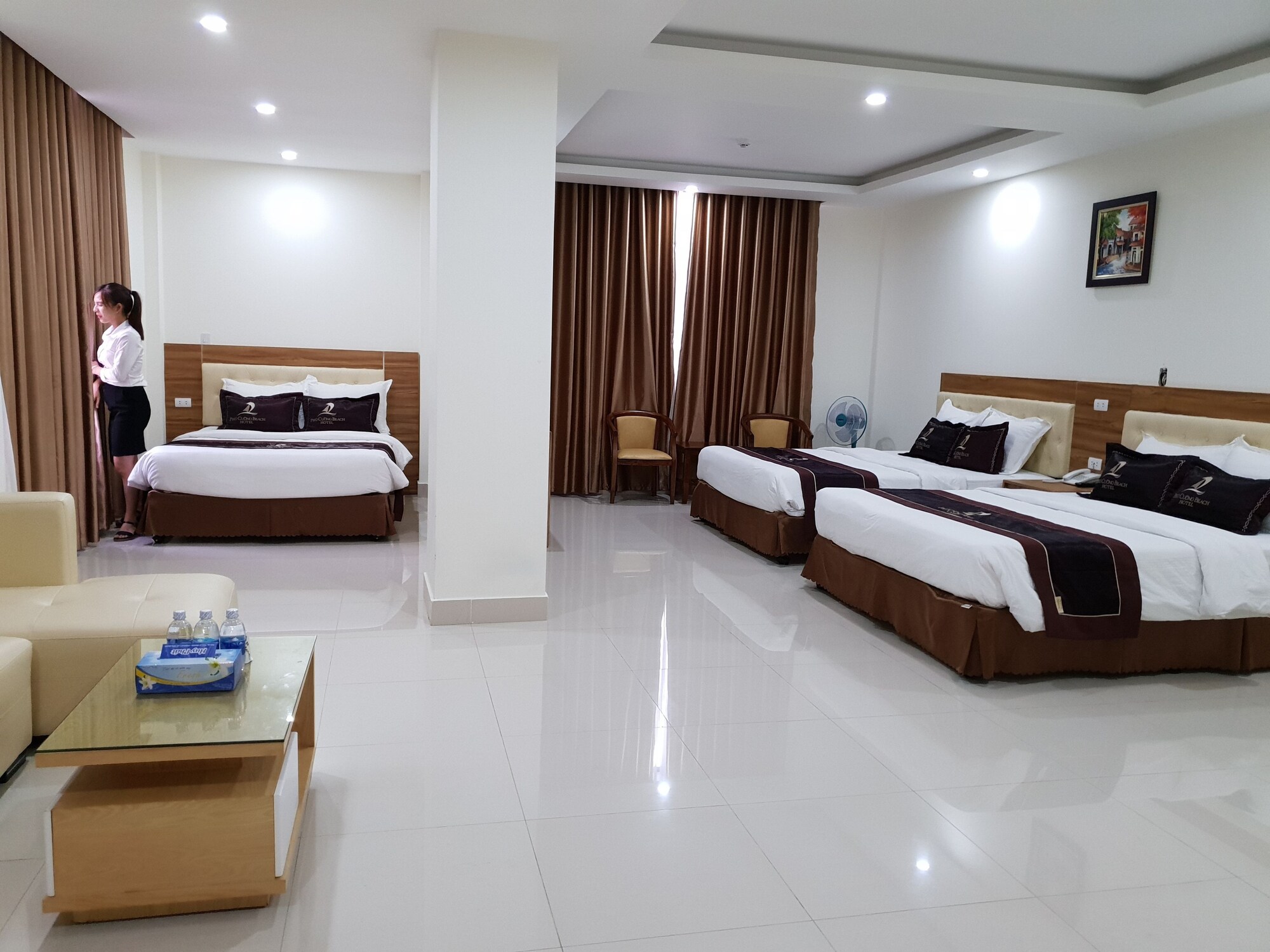 Connecting, 3 Double Beds