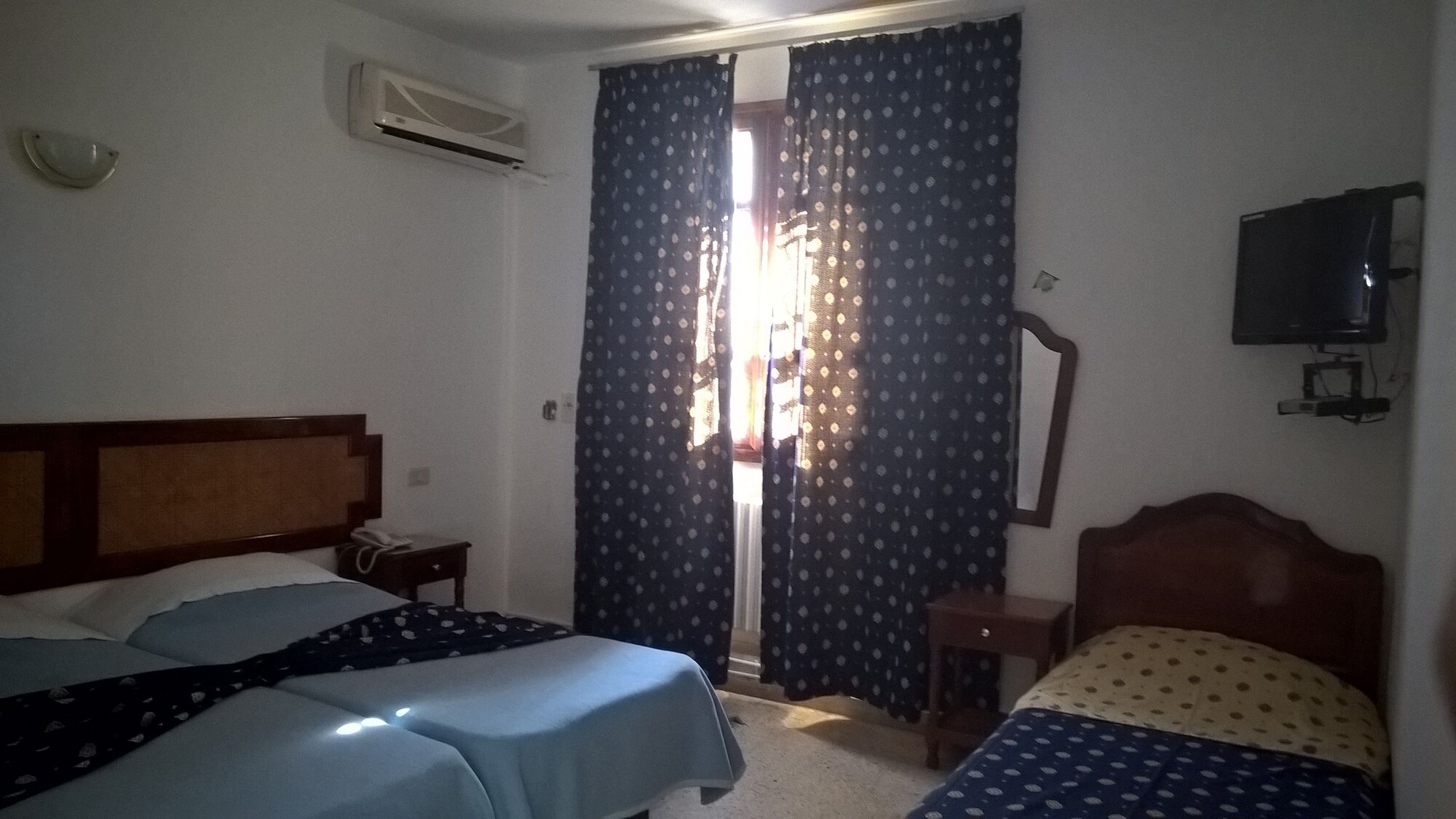 ROOM, TRIPLE