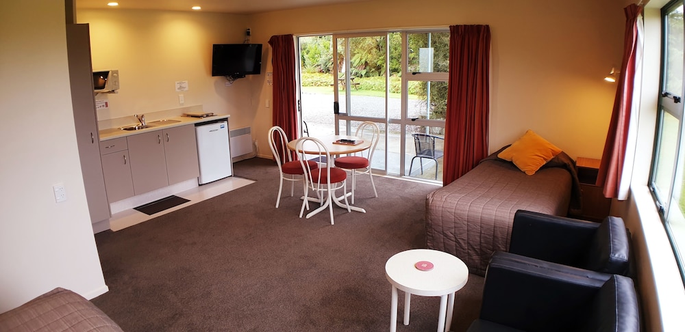 Glacier View Motel 45/68