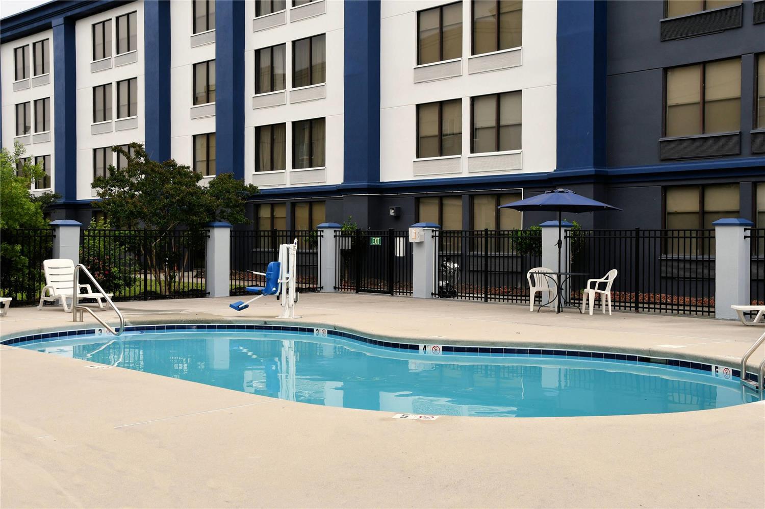 Clarion Pointe Jacksonville near Camp Lejeune 1/4