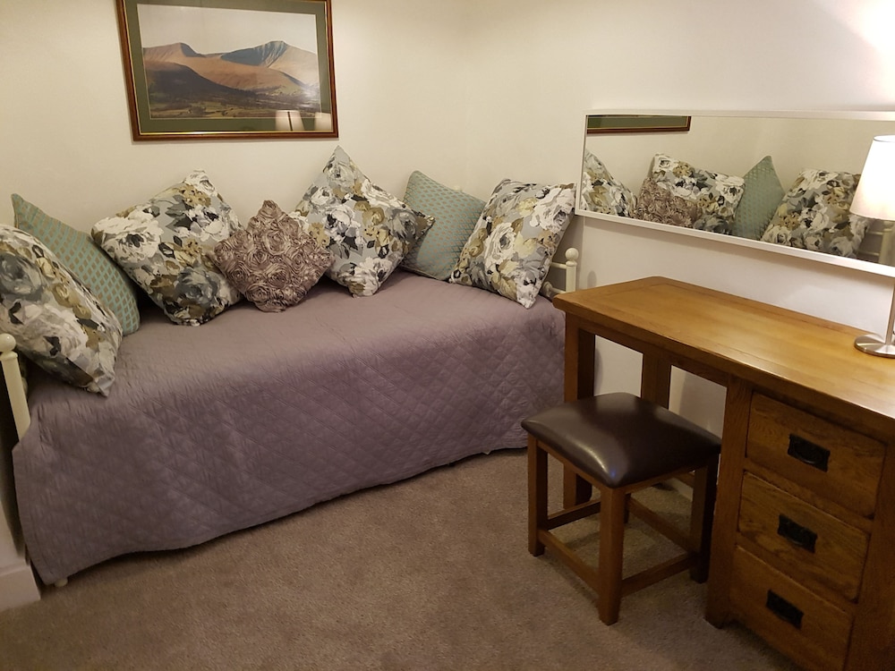Ty Helyg Guest House 30/50