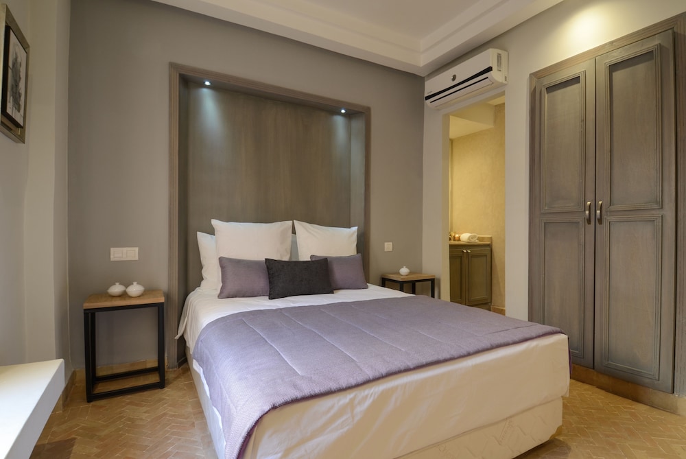Riad Ayni 9/53
