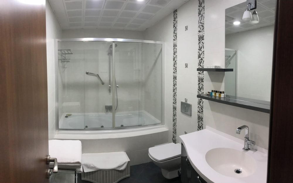 Belle Maison Hotel Residence 32/33