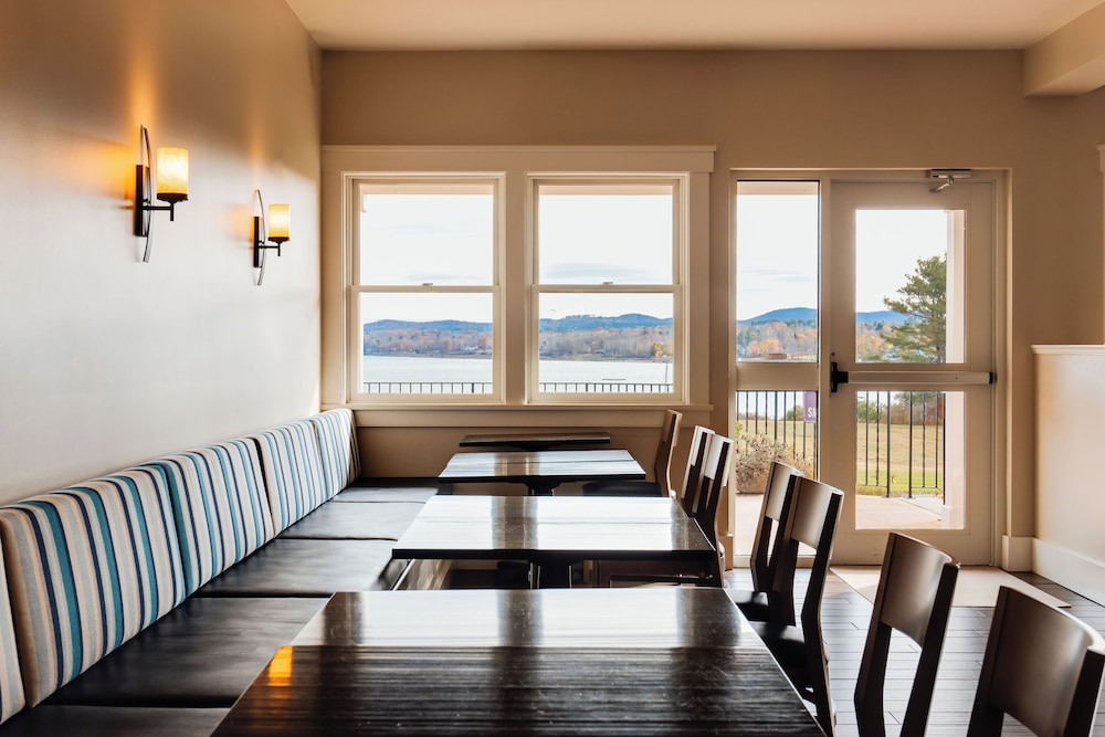 Belfast Harbor Inn 50/64