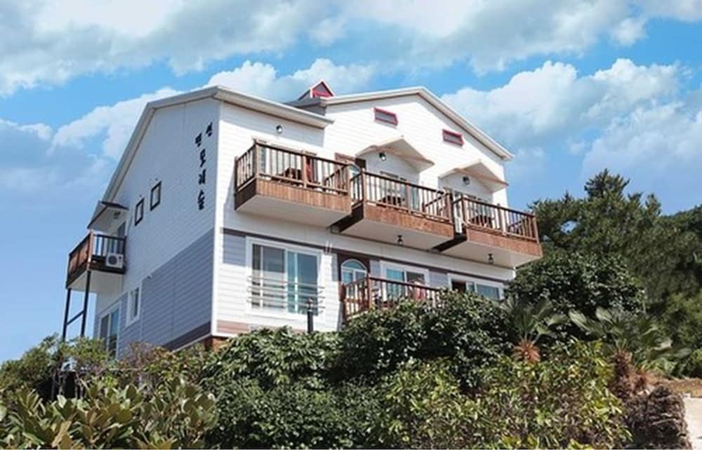 Sand Beach Pension 5/50