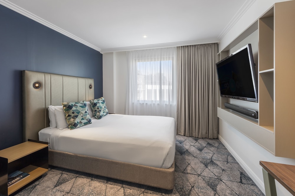 Upper, Deluxe, Studio, Queen Bed
