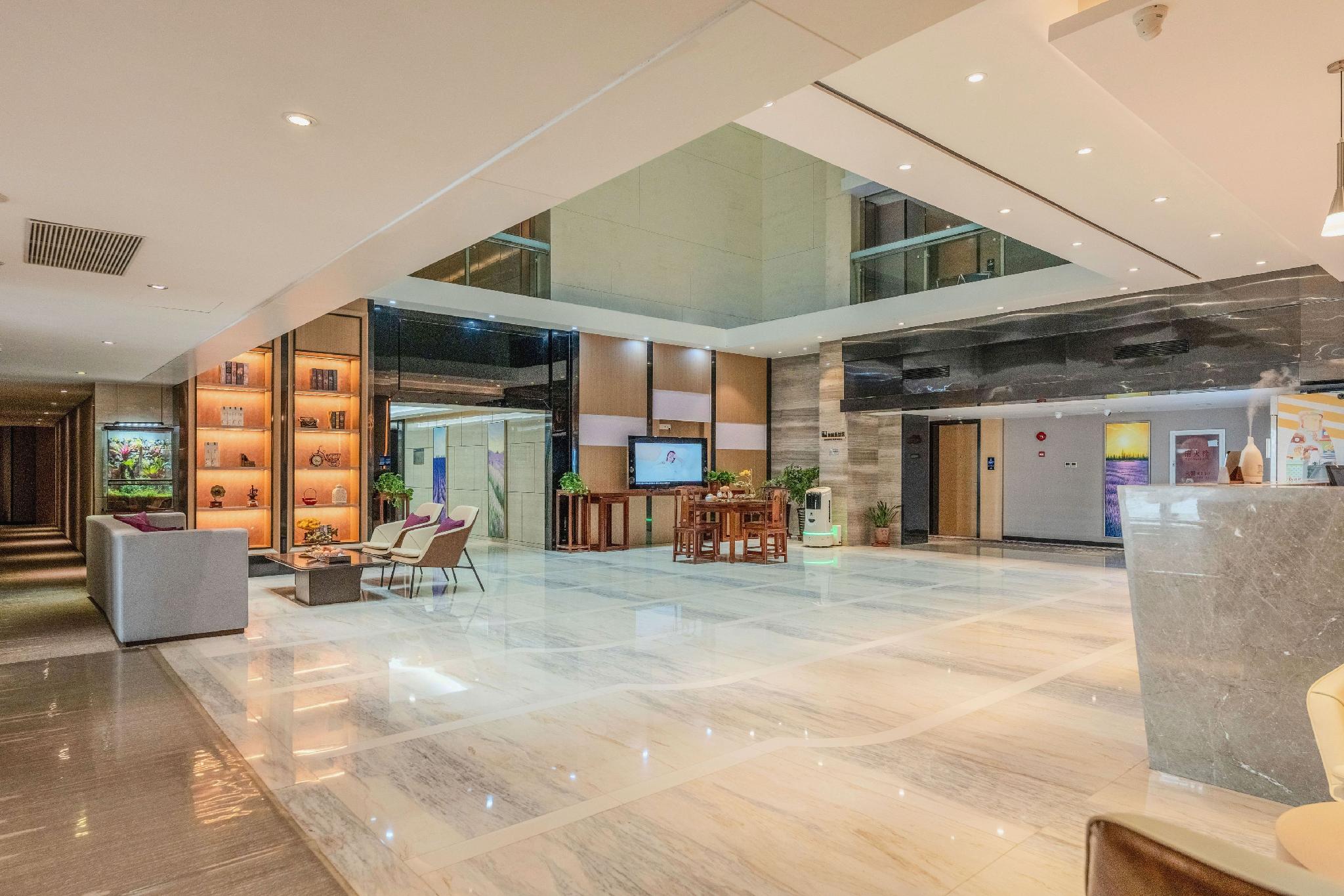 Lavande Hotel (Tianjin Xiangluowan Binhai Railway Station) 8/38