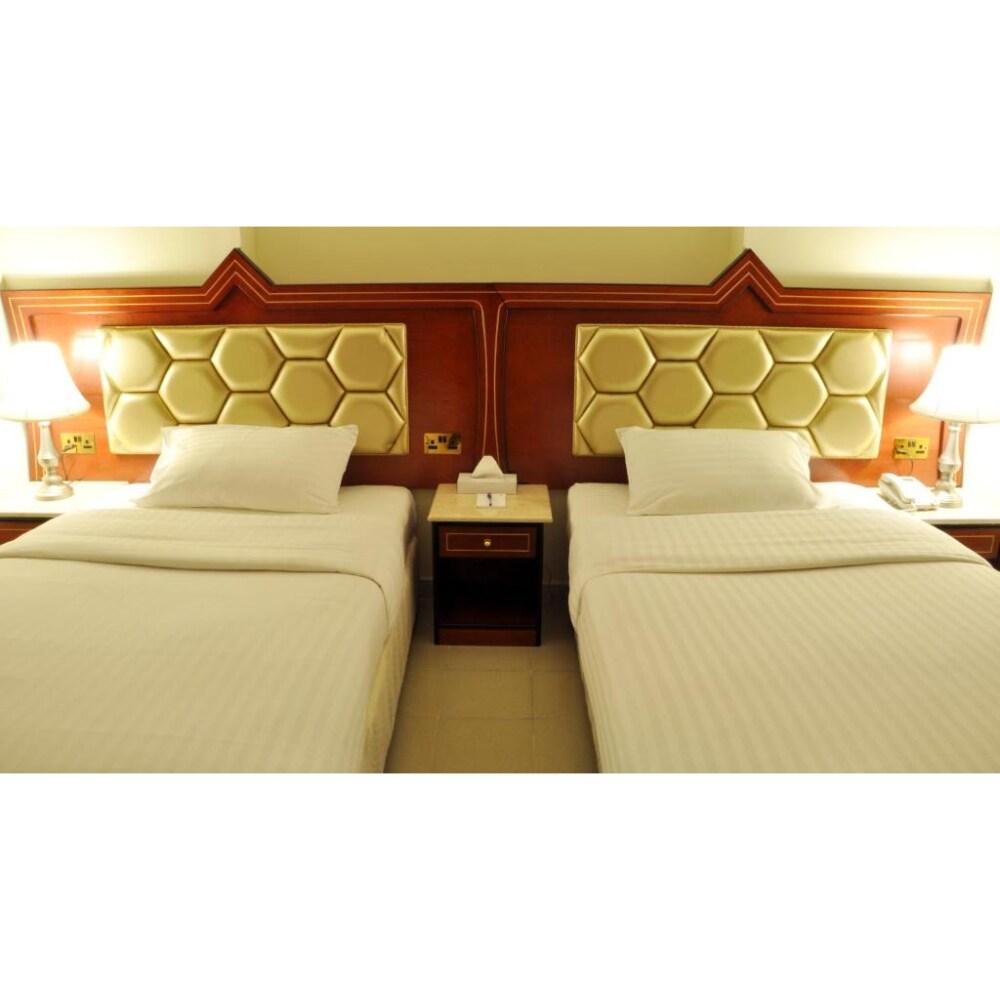 غرفة قياسية بسرير مزدوج أو سريرين منفصلين، Saffron Hotel 2/2