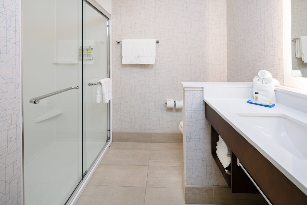 Holiday Inn Express & Suites Murrieta 16/49