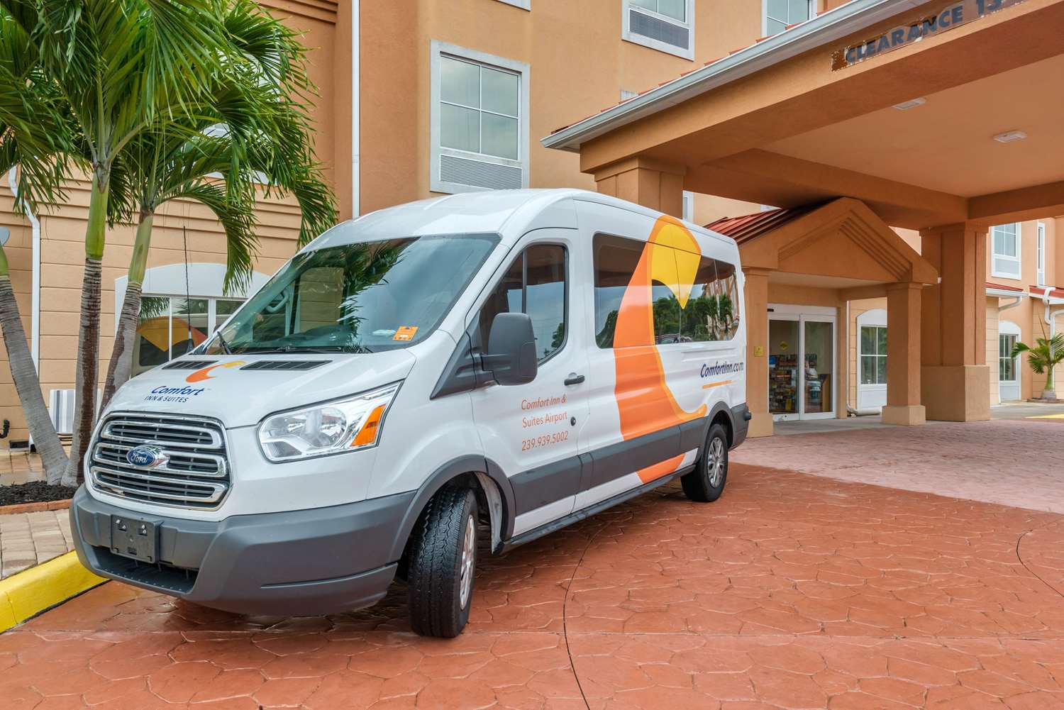 Comfort Inn & Suites Fort Myers Airport 25/26