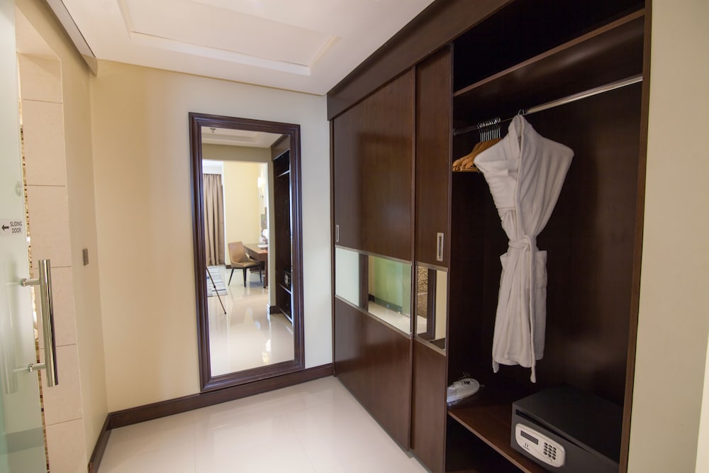 Premier Hotel 17/42