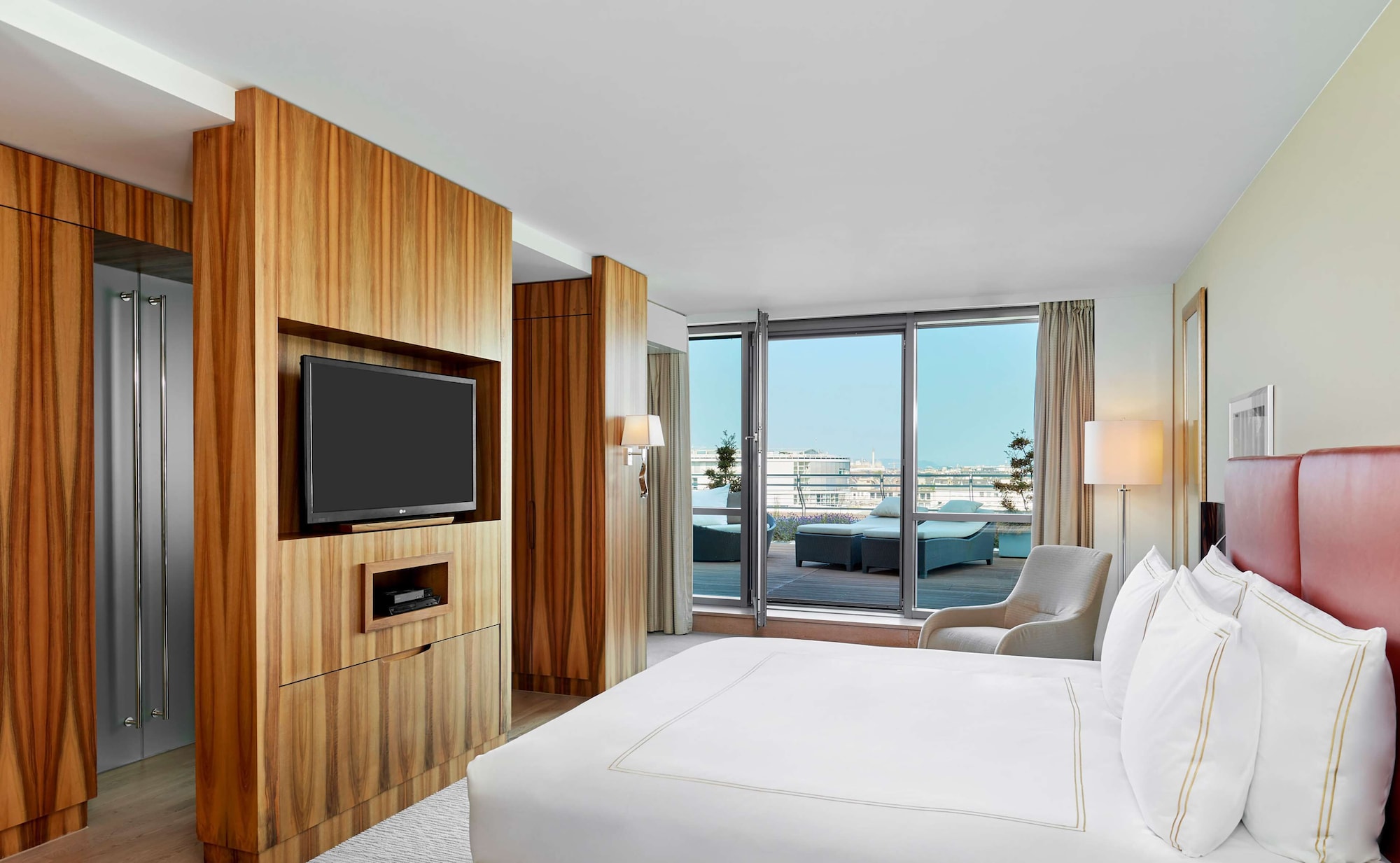 SIGNATURE, SUITE, CITY VIEW, PATIO